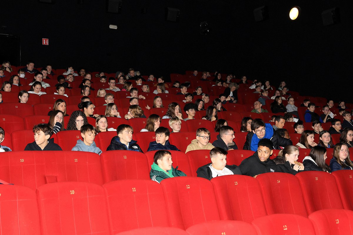 Grâce à l'appel à #projets lancé par le #département, des collégiens ont réalisé des courts #métrages pour découvrir les métiers du #cinéma. Ils ont reçu des prix et ont également assisté à la projection du film #Tempête avec Catherine Brunaud-Rhyn et Adèle Hommet. <a href="/LaManche50/">Département de la Manche</a>