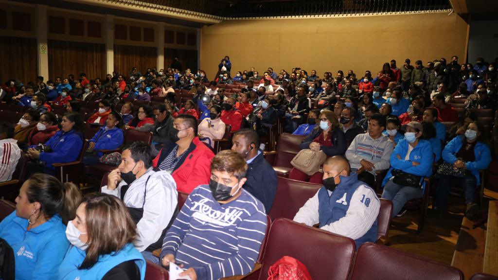 Gracias por el apoyo compañeros municipales. contar con el sindicato de trabajadores me hace sentir que hacemos lo correcto siempre. #MoniConcejal #VaPorTi