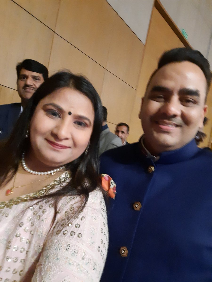poojachoubey's tweet photo. उपेंद्र सर को #भारतएक्सप्रेस चैनल के लॉन्च पर ढेरों शुभकामनाएं।ये मशाल जो आपने जलाई सत्य, साहस, समर्पण की ये आपकी दूरगामी सोच का नतीजा है। हमें आप पर केवल घमंड नहीं प्रचंड विश्वास है,आपकी सफलता गगनचुंबी होगी।आपको नए जयघोष की अनंत शुभकामनाएं।
#bharatexpress
#BharatExpressLaunch https://t.co/VnxrxQxYd5