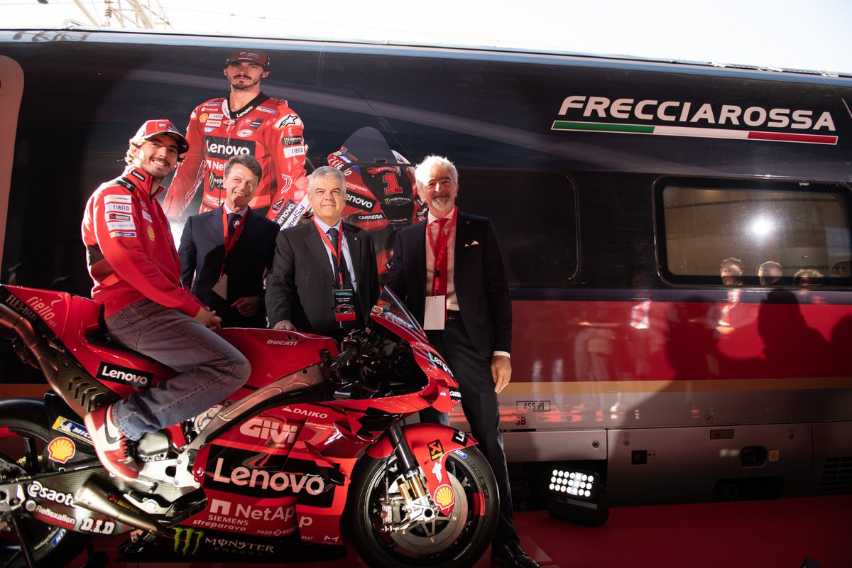Presentata oggi, 2 febbraio a #RomaTermini, la nuova livrea firmata Ducati. All'evento anche l'AD del #GruppoFS Luigi Ferraris. 
Leggi l'articolo completo👉bit.ly/3YkICaY