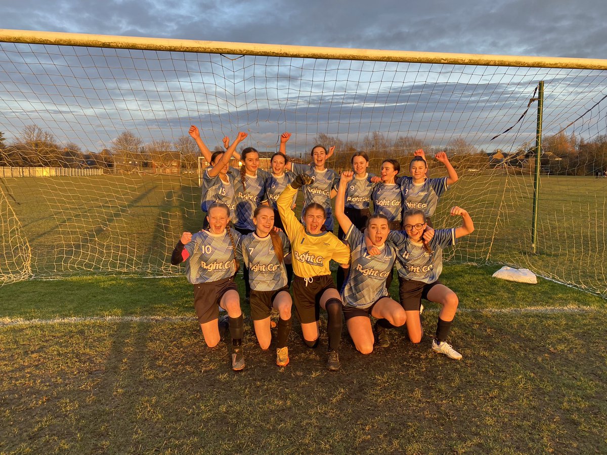 kingswood_pe's tweet photo. @Kingswood_Acad U15’s girls Football team showed an amazing amount of perseverance tonight, ending with a 2-1 win!  Well done team! Here they are celebrating in their @Lammy_sports uniforms sponsored by @RightCarUK ⚽️ https://t.co/Vq5GNEzUMF
