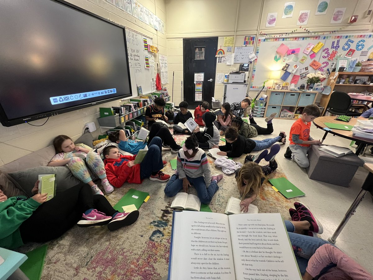 My heart. These Ss have not wanted to stop reading Peter Pan. They’ve been so excited to get to the end! So on this rainy day, we decided to cozy up and keep reading!✨📖 #getlostinabook