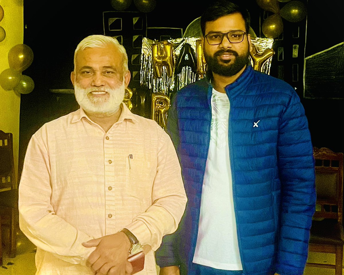ravikaushikOO7's tweet photo. HAPPY BIRTHDAY SIR🎂🎂🎉🙏🏻
#ArvindGaur #KakoliGaurNagpal #PrinceNagpal
#theatrelife#theatredirector #theatredirector 🙏🏻🍾🎉🎈 https://t.co/UJ8qpLB4Vw
