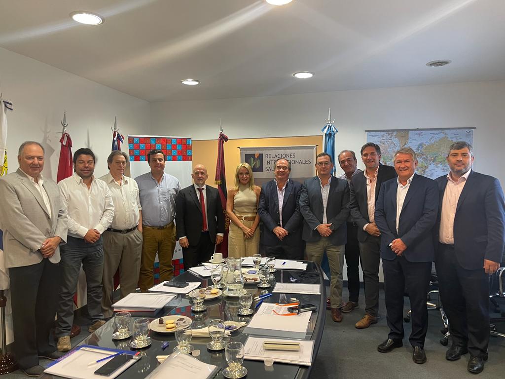 En representación de la <a href="/UISalta/">Union Industrial de Salta</a>, junto a las diferentes cámaras empresarias, Julio San Millán (Repr. de Relaciones Internacionales) y  <a href="/JavierCerusico/">Javier Cerusico</a> (Presidente de la Cámara de Comercio Exterior), recibimos la visita del Nuevo Embajador de Argentina en Egipto, Dr. <a href="/gonzalourr/">Gonzalo Urriolabeitia</a>.
