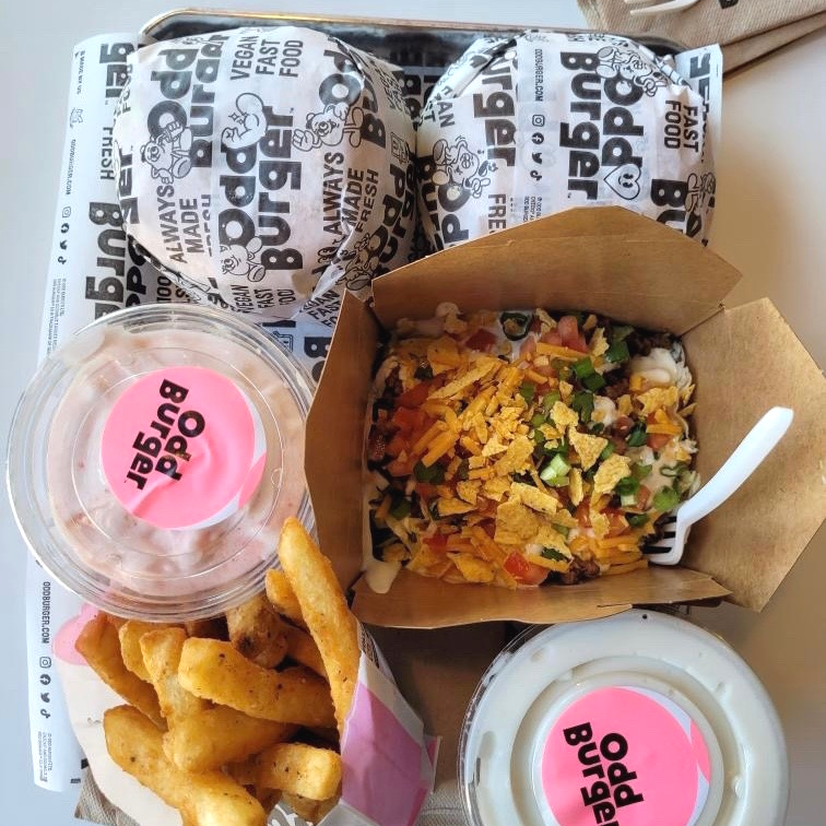 oddburger's tweet photo. What menu item would you recommend to a new Odd Burger customer? π
#proudlyodd #disruptfastfood #vegetarian #veganfood #plantpowered #torontofood #londonfood #windsorfood #vaughanfood #hamiltonfood #waterloofood #whitbyfood #bramptonfood #calgaryfood
πΈ : @supporting.eco.vegan https://t.co/FAnJxfKPoI