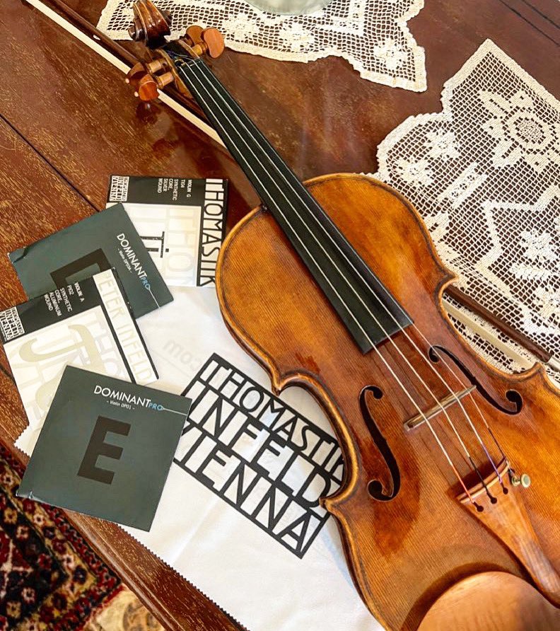 The perfect combination for my violin💪🏻 I'm ready for the next concert in London🥳 Thank you @thomastikinfeld ♫ #Thomastik #strings #violin