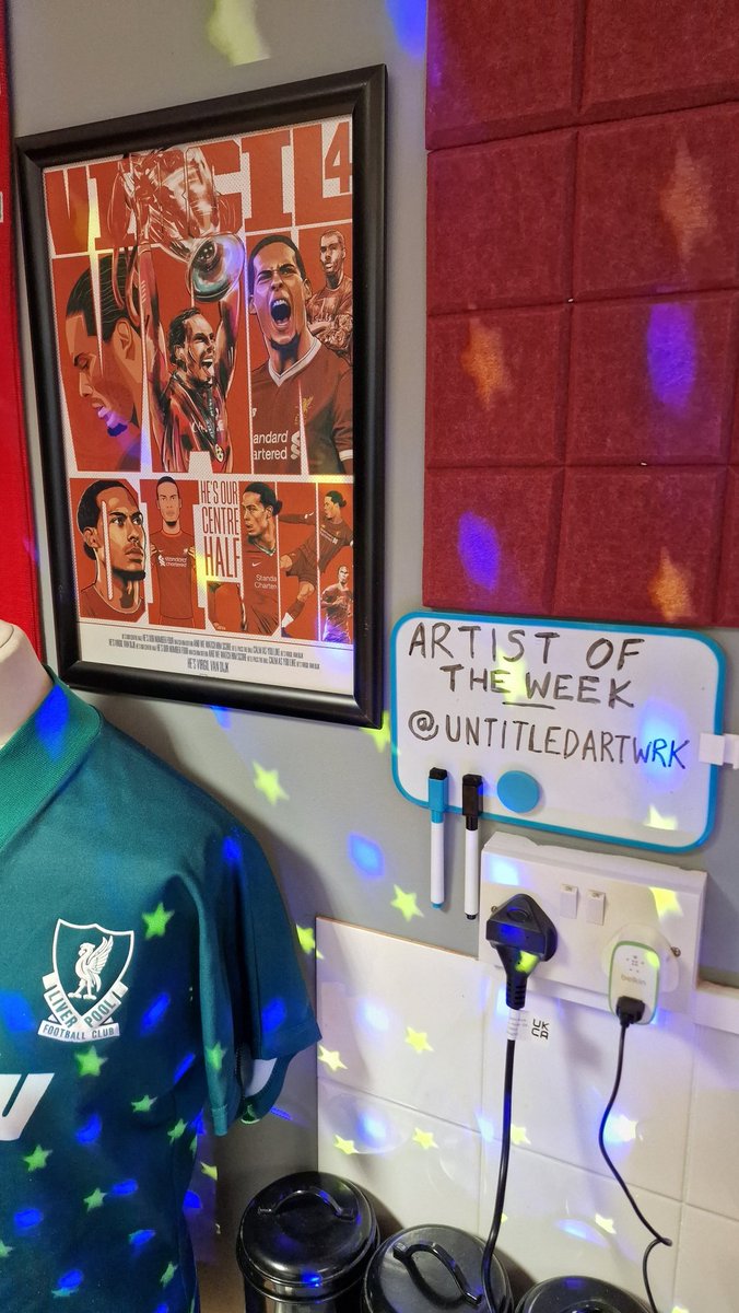 BIG LOVE ❤️  TO OUR #LFC ARTISTS OF THE WEEK @UNTITLEDARTWRK 

See if you can spot this masterpiece during tonight's Thursday Night Pint show LIVE on YouTube at 7pm!