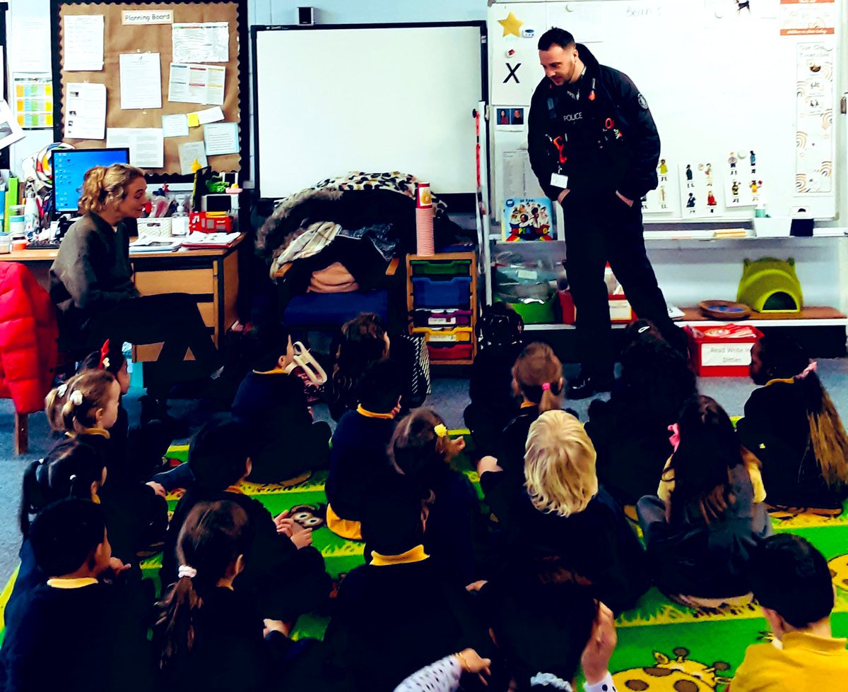 👮🏻‍♂️Our Reception Class pupils have been learning about ‘People who help us’. They have had a number of visitors this week including a Police Officer and a retired Fire Chief. They told us about how they serve their community.👨🏻‍🚒

#beambitiousforthehighergifts 
#toknowtolovetoserve