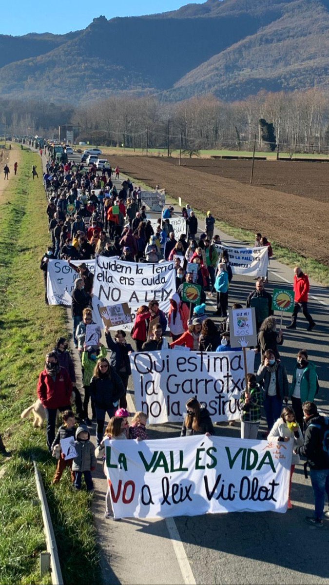 Rebutgem que els pressupostos incloguin una partida de 30 milions per la redacció del projecte constructiu de la C-37 "variants Vall d'en Bas-Olot". Quan més calen recursos per impulsar la transició ecològica, el <a href="/govern/">Govern de Catalunya</a> els llençarà en un projecte més propi del segle passat?