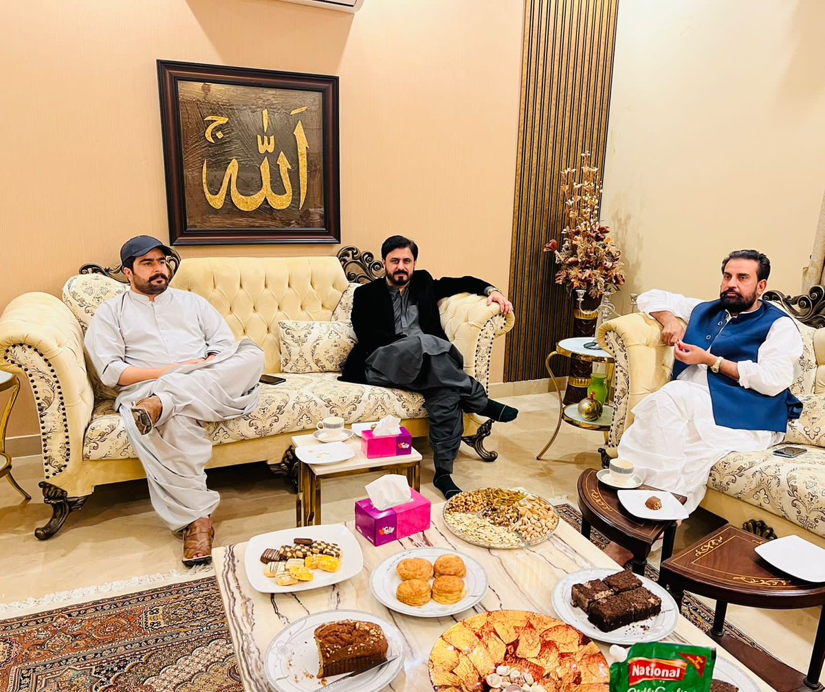haji_madad's tweet photo. کراچی میں پارٹی راہنماؤں سردار رب نواز کرد نوابزادہ شادین خان شاہوانی سے ملاقات  

کراچی ملاقات میں بلوچستان کی موجودہ سیاسی صورتحال سمیت باہمی دلچسپی کے امور پر تفصیلی گفتگو کی گئی https://t.co/m9un9z45th