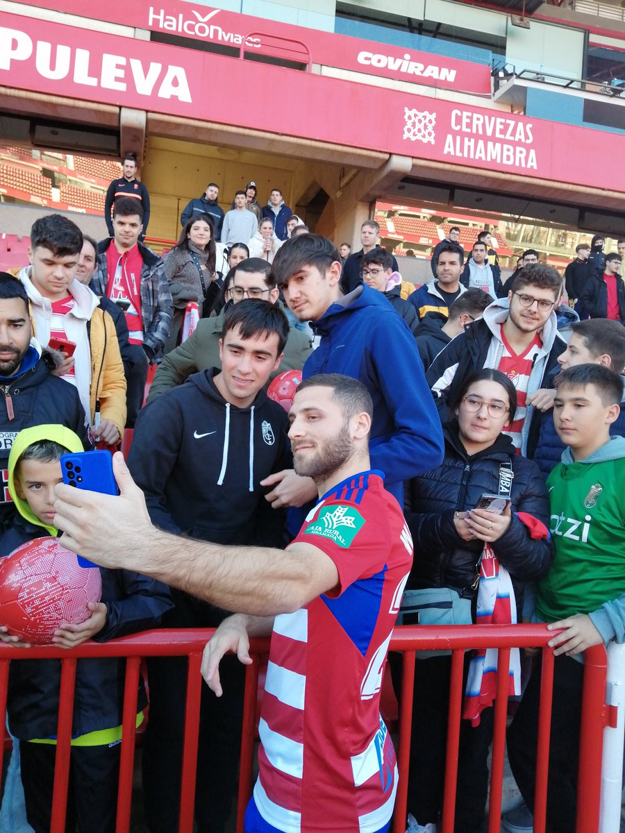 Las imagenes de la presentación de <a href="/shonweissman9/">shonweissman9</a> las tenéis en nuestro Telegram.

Os dejamos algunas por aquí 😉

📷 <a href="/antoniofdezzz_/">🖤</a>