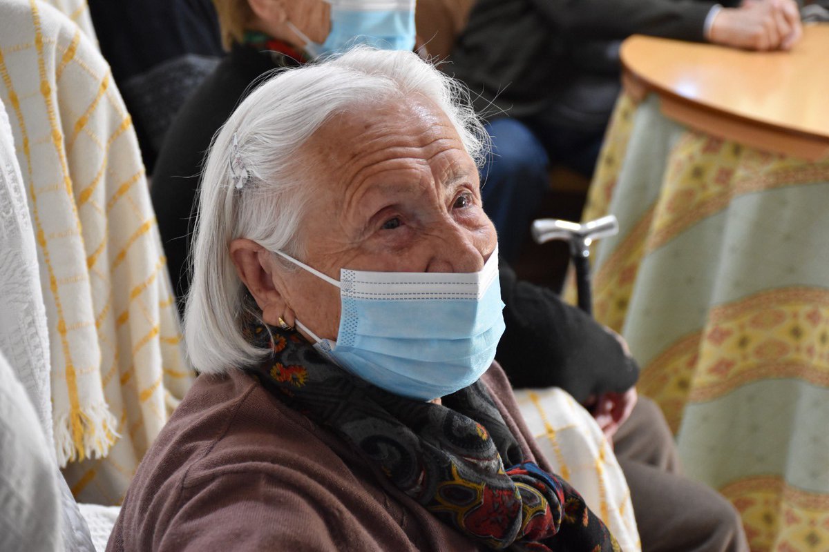 Guijarrojl's tweet photo. Ramona tiene 92 años y las ideas muy claras. Quiere quedarse en su pueblo, Santa María de los Llanos.

La ampliación de la vivienda de mayores da respuesta a la demanda que había en la localidad. 

#CLM es región con la mayor red de viviendas de mayores del país, con 1.600 plazas https://t.co/WosTBGVaF9