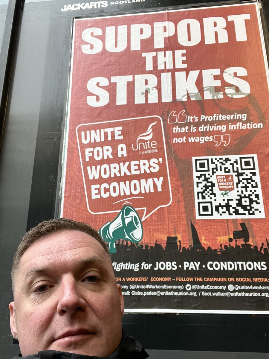 Check the @UniteEconomy  Giant “support the strikes” Posters going up across #Glasgow #DefendTheRightToStrike #Strike #StrikeAction #CostOfLivingCrisis #CostOfGreedCrisis @Miners_Strike @strike_map @GlasgowStrike @ScottishTUC @UniteScotland send in your selfies if you spot em