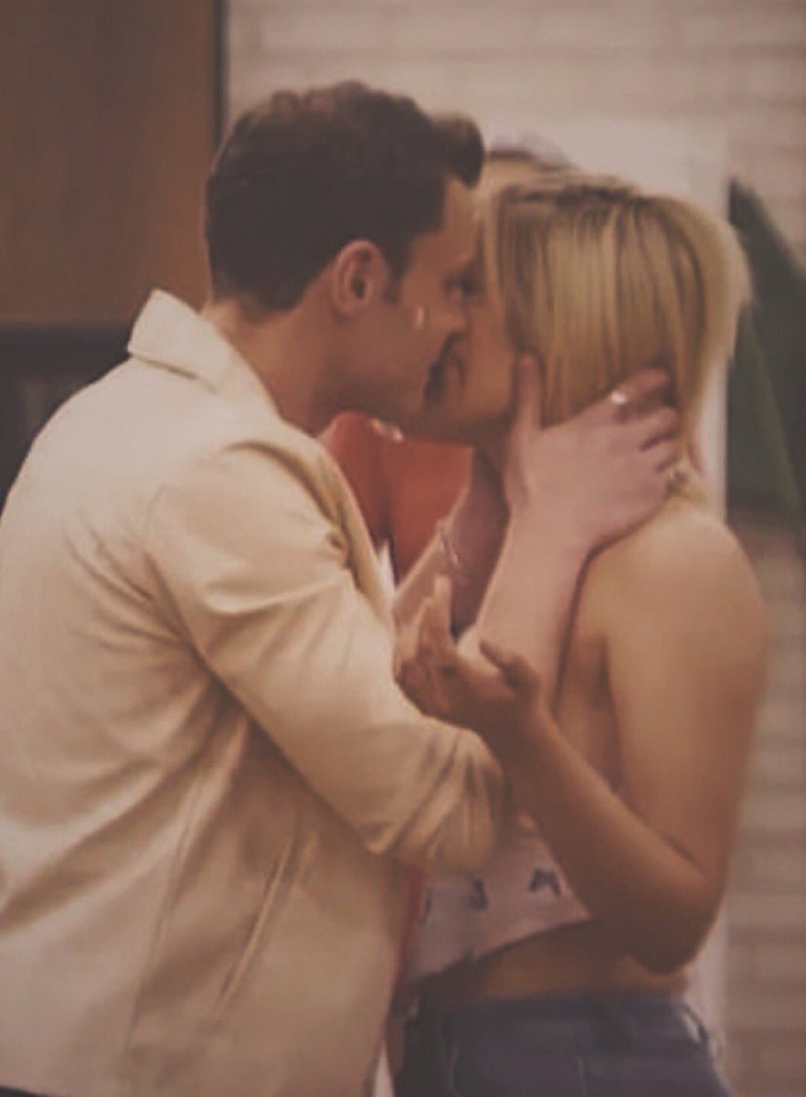 Birbirinizin bütün eksiklerinizi birlikte tamamlıyorsunuz, beraber öğreniyorsunuz💙✨
<a href="/aybukeim/">aybüke</a> ~ <a href="/tolgakandemrr/">Tolga Kandemir</a> 
#AyTol