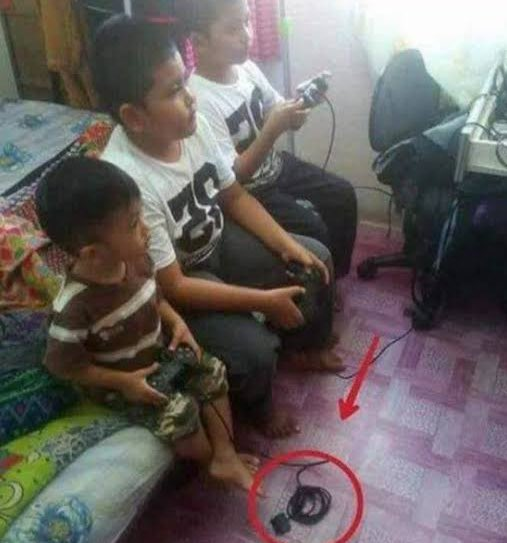 manuelhborbolla's tweet photo. La alianza Va X México en una foto. Adivinen cuál de los 3 niños es el PRD. 🤣🤣 https://t.co/6txmBIqdY3
