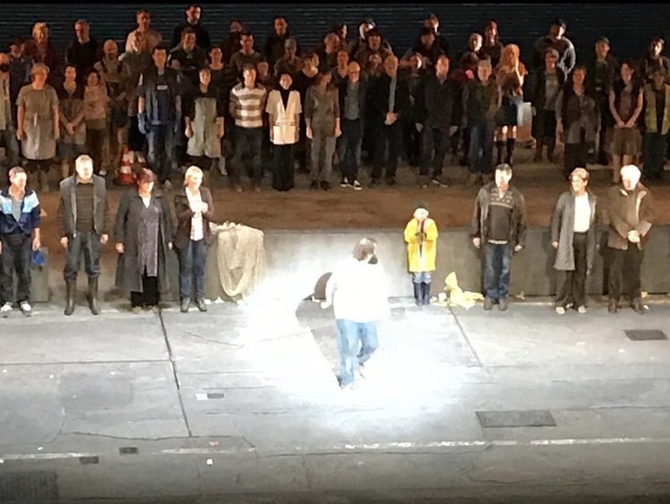 ValRenauld's tweet image. Une magnifique mise en scène de @deborahwarner59 avec un excellent @fatboyclayton qui vous plongent dans la rudesse de cette œuvre de #BenjaminBritten #PeterGrimes @operadeparis