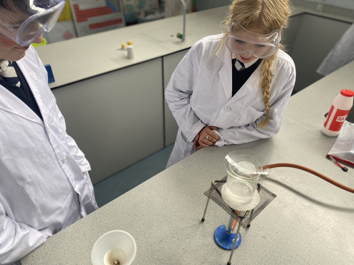 CMCOscience's tweet photo. 1A Science we’re separating mixtures this afternoon @colmhuirecoed #jctscience #cmcoagobair https://t.co/7YcH2qWLHf
