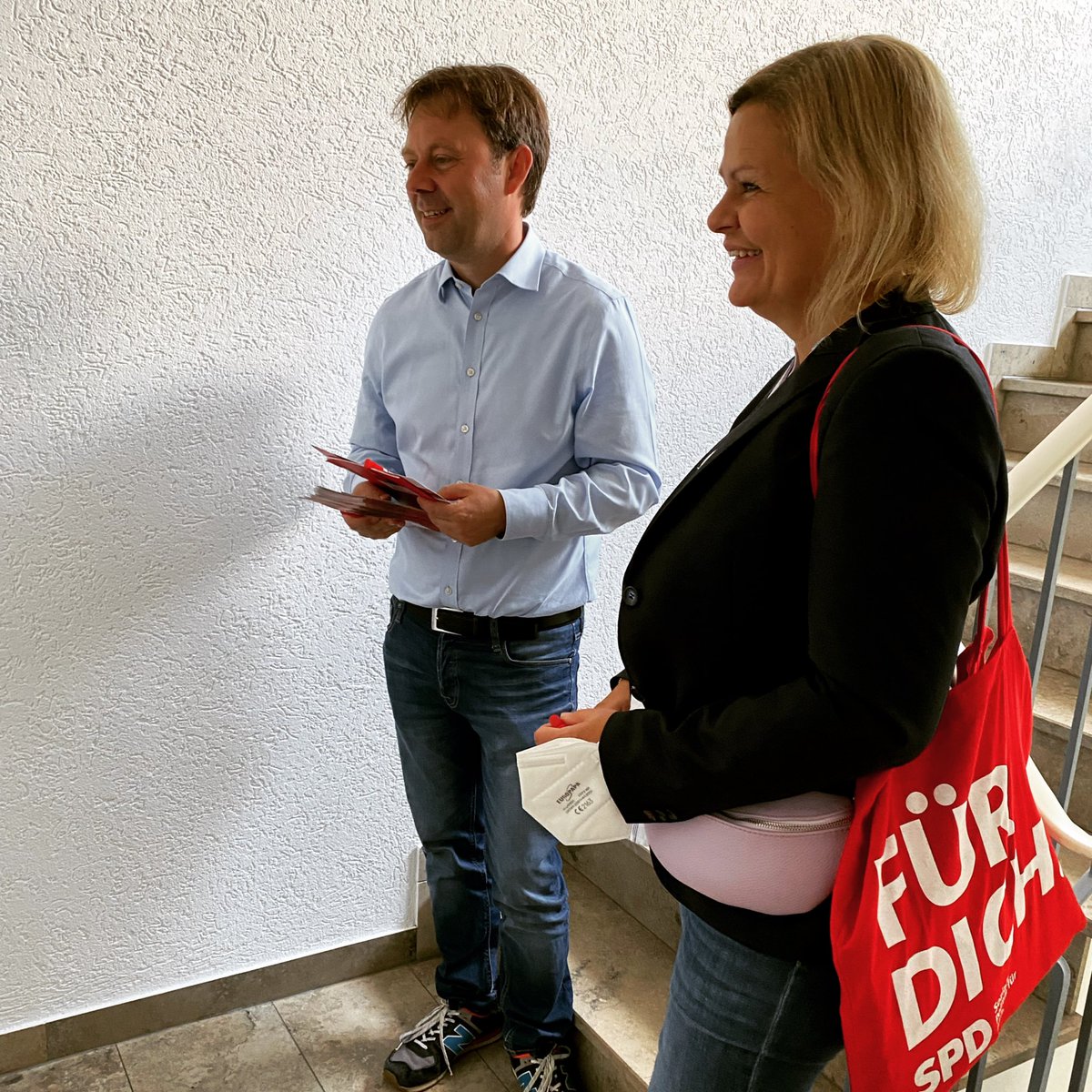 Ich freue mich, dass <a href="/NancyFaeser/">Nancy Faeser</a> erste Ministerpräsidentin von #Hessen werden möchte. Als Innenministerin zeigt sie, dass sie ein so wichtiges Amt ausfüllen kann. Gleichzeitig ist sie fest in unserer Heimat verwurzelt und kennt die Landespolitik 💪 #Faeser