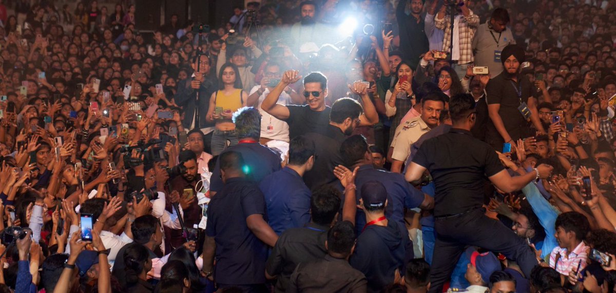 AKFansGroup's tweet photo. PICS :  The Man with certain enigma around his charming personality - @akshaykumar today during #SelfieePromotions 
#AkshayKumar  #AkshayKumar𓃵 https://t.co/53ZqIMnP8E