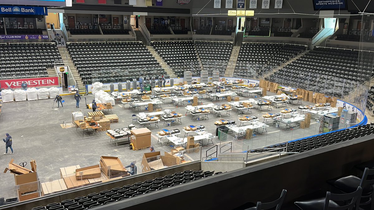 HovdenesMatt's tweet image. Day 2 is well under way!  There are still ways to help this weekend!  They community has packed upwards of 700,000 meals in the last day and a half.  #fmsc