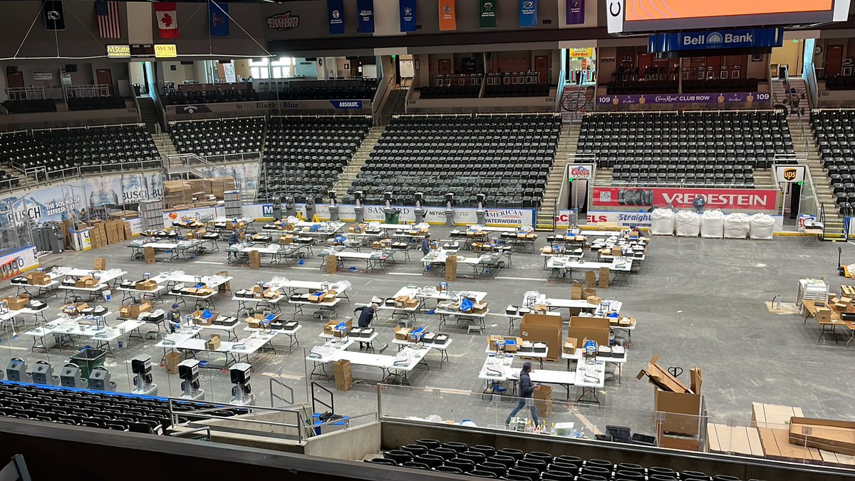 HovdenesMatt's tweet image. Day 2 is well under way!  There are still ways to help this weekend!  They community has packed upwards of 700,000 meals in the last day and a half.  #fmsc