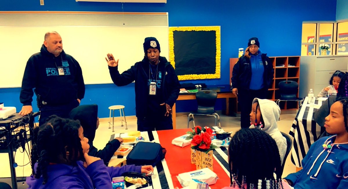 Officer Myers and the PALS Team working with our 4th grade scholars during lunchtime ⁦<a href="/HighlandHtsES/">Highland Heights ES</a>⁩ ⁦<a href="/LABrown2006/">OnTheGoGirl</a>⁩ ⁦<a href="/GhpalMyers/">GHPAL_OFFICER_MYERS</a>⁩ ⁦@HISD_Wraparound⁩ ⁦@TeamHISD⁩ #AmazingSession