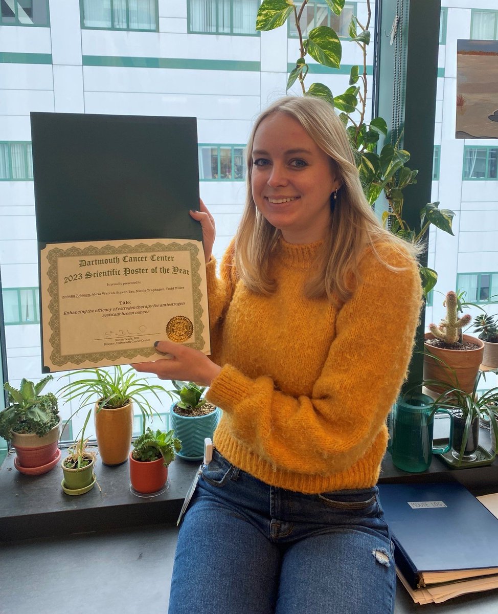 Congrats to <a href="/AnnekaLJohnson/">Anneka Johnson</a> for being awarded Dartmouth Cancer Center's 2023 Scientific poster of the year! <a href="/DartmouthCancer/">Dartmouth Cancer Center</a>