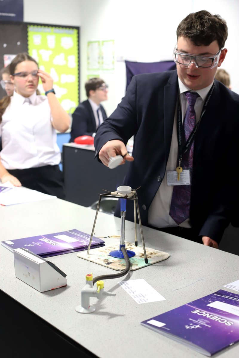 suaupdates's tweet photo. Our year 8 students have been looking at a practical in science that develops their understanding of writing chemical word equations. They reacted magnesium with oxygen to form magnesium oxide. What a fantastic lesson year 8! #TeamSUA https://t.co/zvKnu39SfP