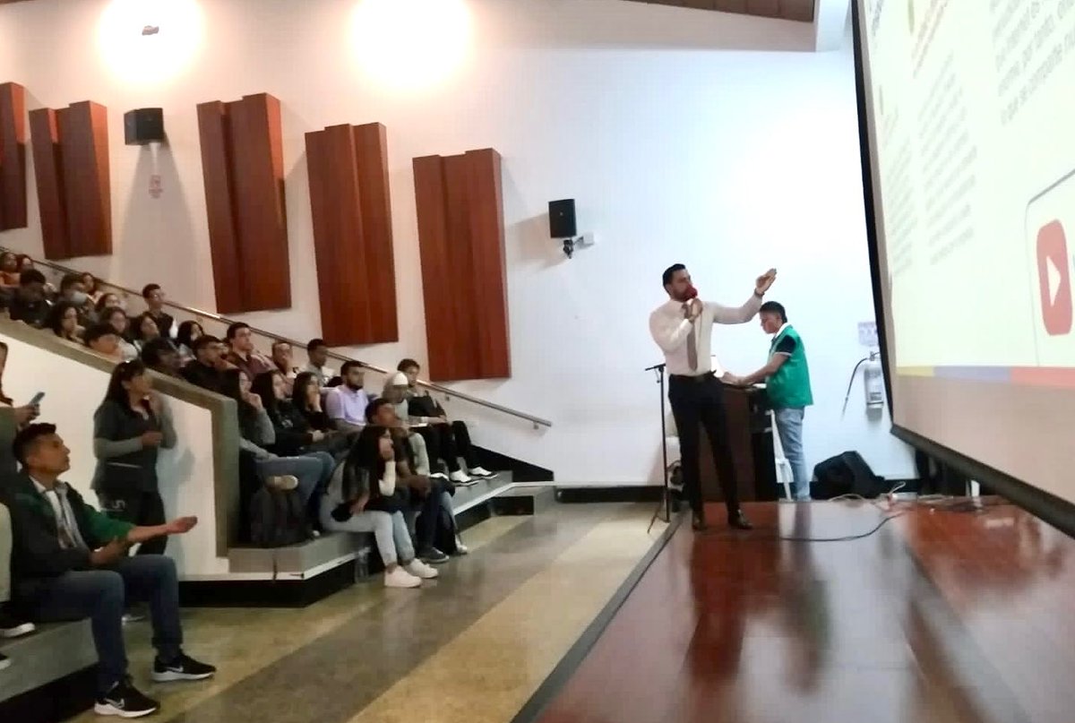 Jfelipetv's tweet photo. Un placer compartir con ustedes estudiantes de La Universidad Nacional de Colombia, los riesgos y ventajas en los entornos digitales, un aprendizaje más para su desarrollo académico y laboral. #ApropiaciónDigital #MinTic #GobiernoDelCambio https://t.co/RccHLOsXso