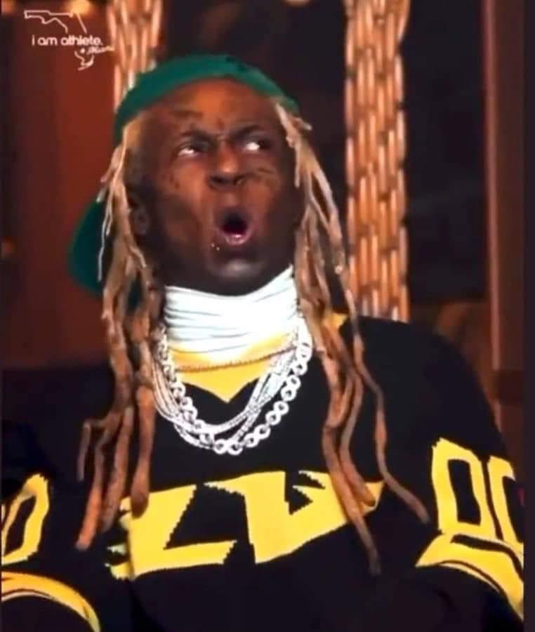 layxsnv's tweet image. When it's already cold..&amp;amp; the wind start Blowing 
Me: