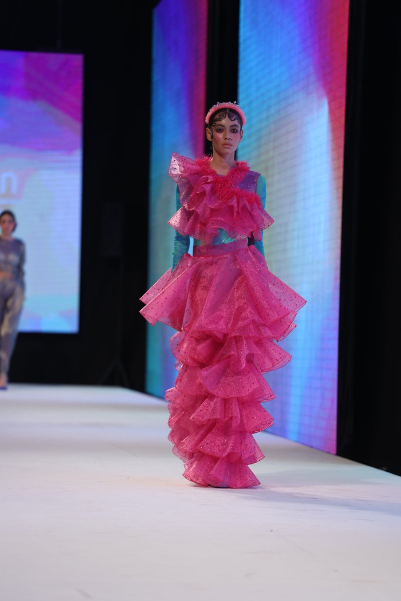 Colección Beautiful Monsters, looks diseñados por Jennifer Rodríguez 
Instagram: @jennrlugomakeup . 👾
.
.
.
#INTERMODA
#IM78
#WEAREMAKERSUJK
#INTERMODAXUJK
#JANNETTEKLEIN