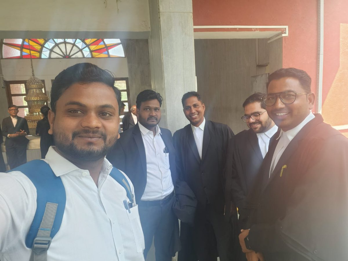 ArunkumarSpeaks's tweet photo. When the advice of the wise doesn't work, Then often advice is taken from Lawyers. https://t.co/v0JZGKihW3