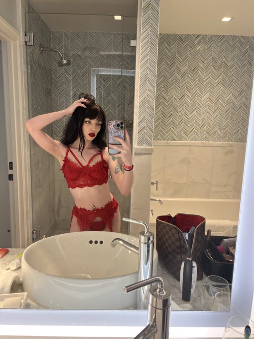 Take my clothes off 💋 https://t.co/95muya1Hik<a href="/tag/mvsales"class="tags"><span>#mvsales</span></a>