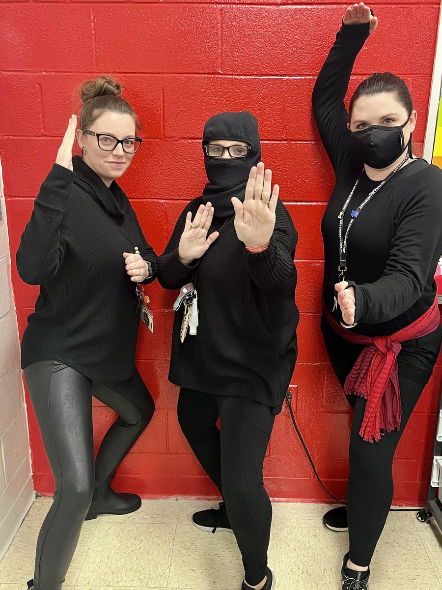 MrsWebbsWonders's tweet photo. 3rd graders are ninja chopping rectangles to make easier multiplication equations. @SmyrnaElem_TN @MrsFiquett @love2teachmath3 https://t.co/3jSKKktNUw