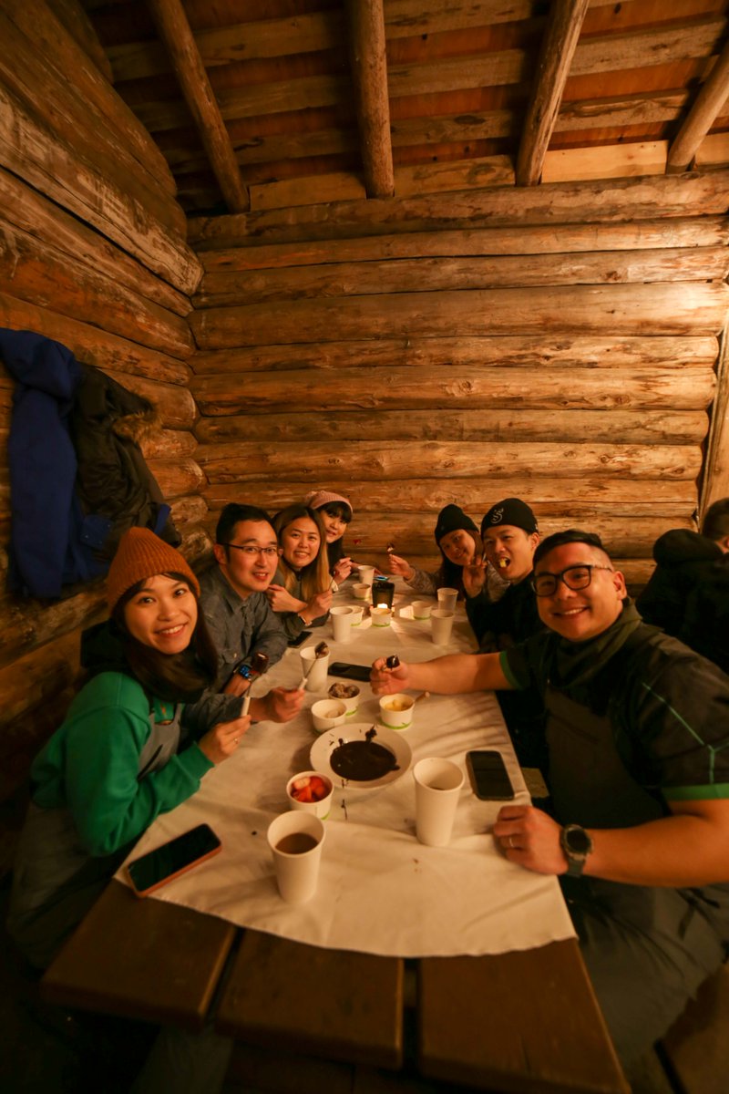 Manningpark's tweet image. Experience the magic of snowshoeing in the majestic forest of Manning Park under a blanket of stars, followed by a divine Chocolate Fondue at the Strawberry Flats Warming Hut 🔥

Register Today! manningpark.com/events/

#snowshoe #tour #forest #nightsky #stargazing #chocolate