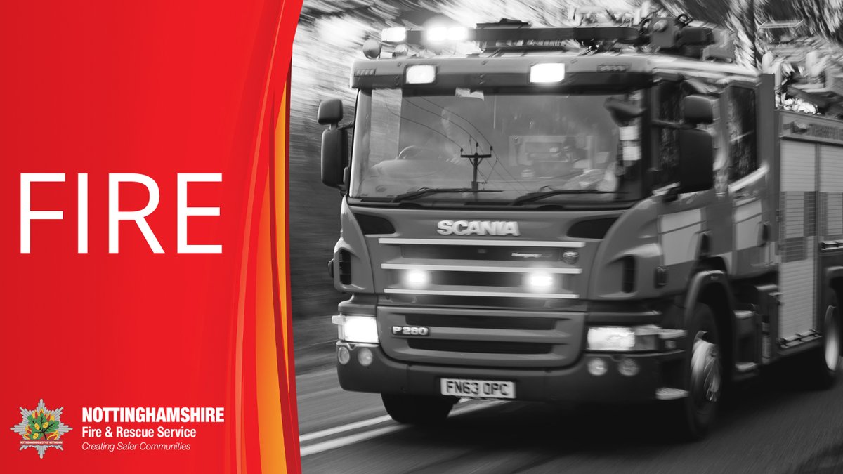 17:47 #WorksopSTN08 #EdwinstoweSTN06 attended an incident on Newgate Street #Worksop involving a caravan on fire spread to a domestic premise. Crews used 2 BA, 2 hose reel jets and a thermal imaging camera to extinguish the fire. https://t.co/3maEDqgLvG
