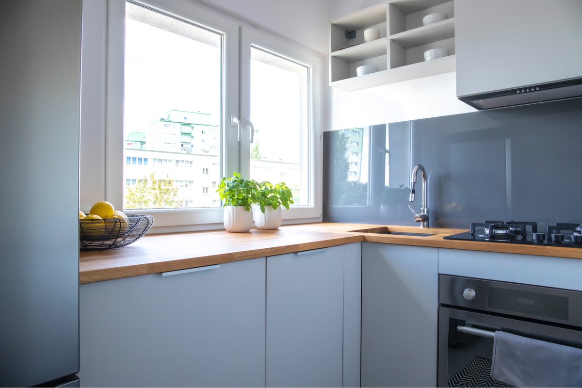 Recurostyling's tweet image. We absolutely love how refreshing and contemporary this smaller kitchen space is. 

#smallkitchen #apartmentkitchen #bluekitchen #lightkitchen #modernkitchen #modernhome #firsthome #firsthomeuk #kitchenmakeover