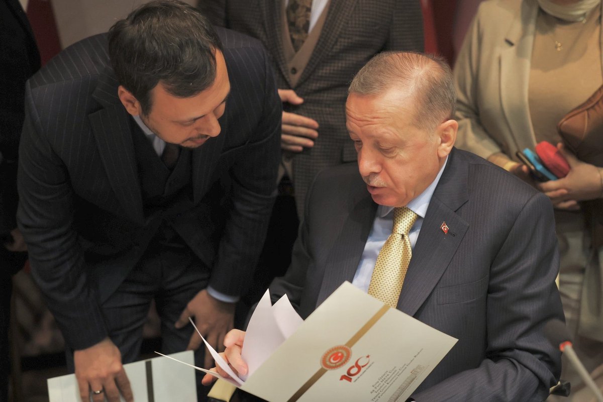 Sayın Vekilim,
Tarih sizleri unutmayacak meslektaşlarınız sizinle gurur duyuyor. Çok çalıştınız hakkınızı helal edin lütfen... #iyikivarsınmeslektaşım <a href="/eyupozsoymv/">Eyüp Özsoy 🇹🇷</a>