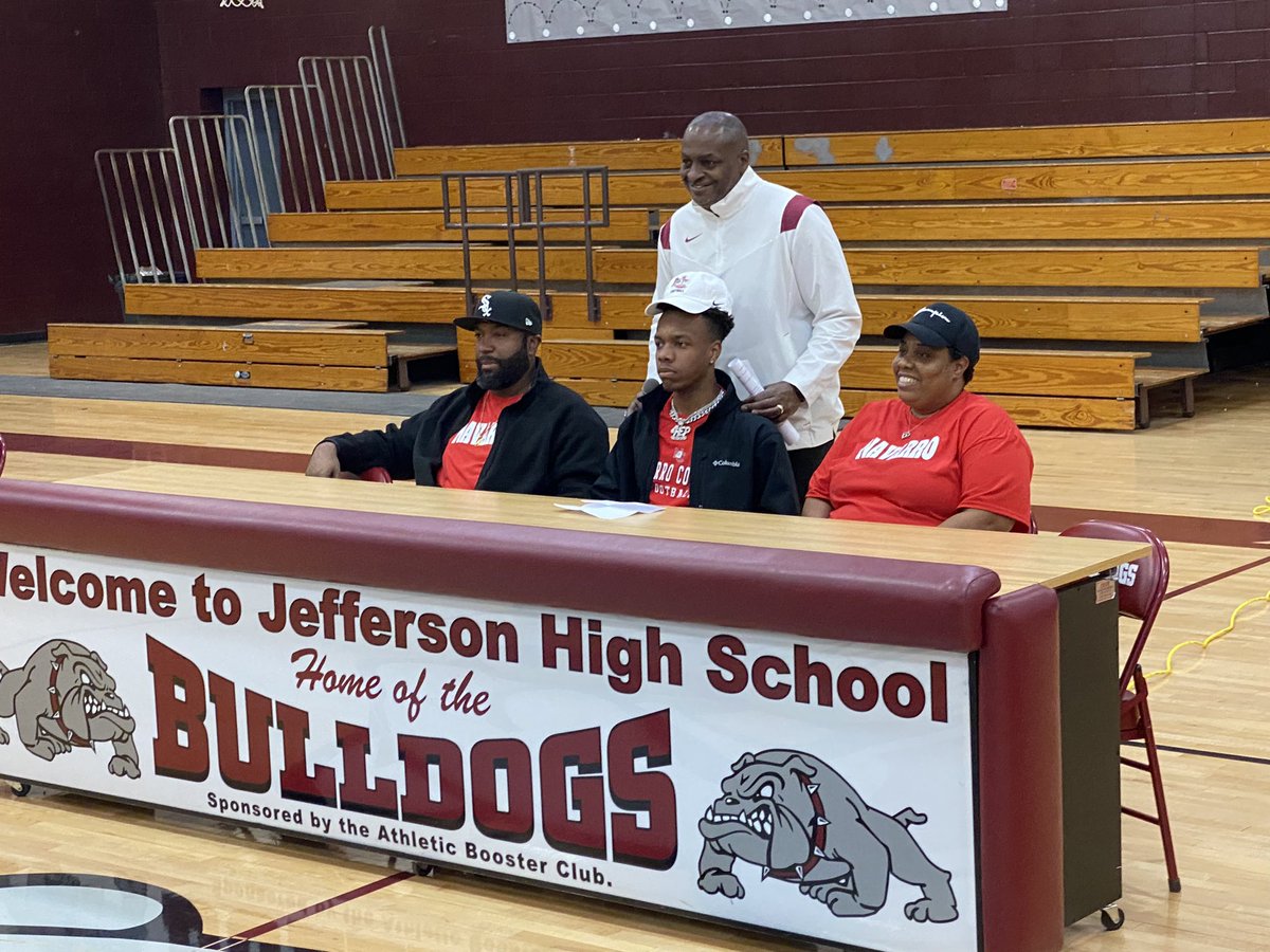 Congratulations to Luke McMullen and EJ Burns on signing their NLI’s this morning. We expect big things from them. @luke_mcmullen1 @ejburns11 #DawgsEAT