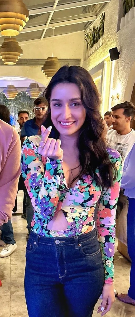 TeamAlp12345's tweet photo. #ShraddhaKapoor is an absolute beauty as she was spotted in the city♥️📸

@ShraddhaKapoor
 #Spotted #bollywoodhot https://t.co/4X17LXnnIL