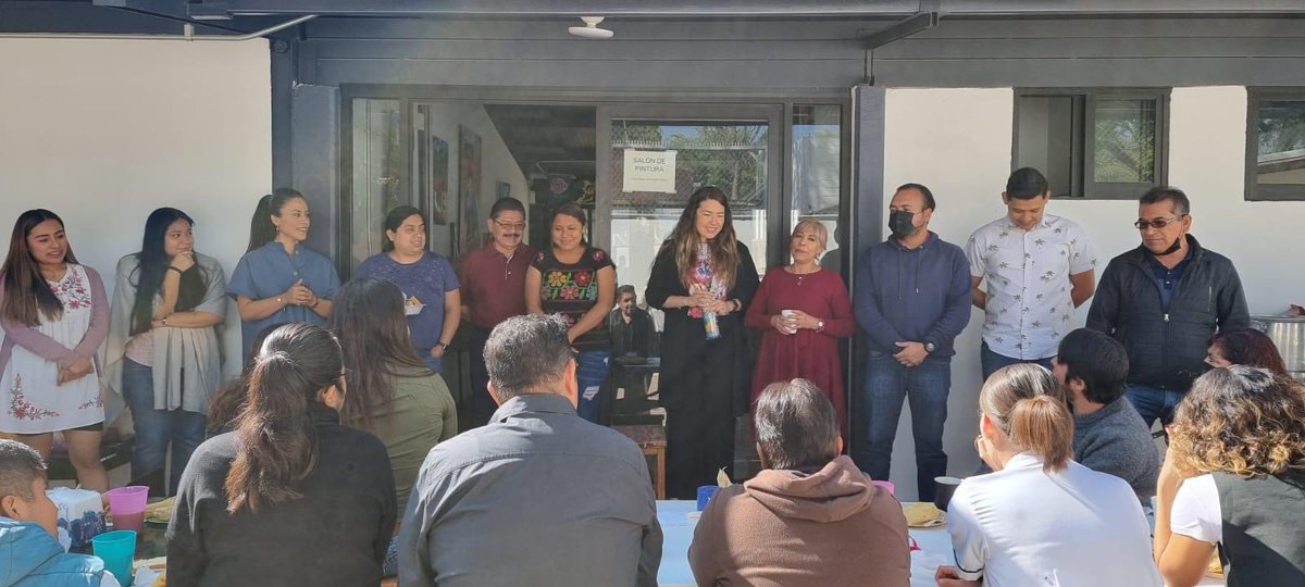 Agradezco la invitación de compañeras y compañeros del <a href="/DIF_Oaxaca/">DIF Oaxaca</a> a compartir unos ricos tamales con motivo del día de la candelaria.