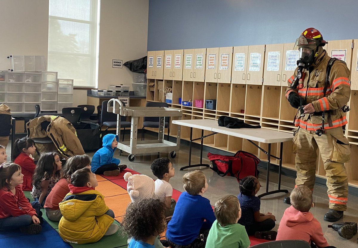Students in Mrs. Bredemeier’s class had a fantastic time learning about fire safety🔥with Lieutenant Nelson earlier this week! #WhyEastGresham 💙