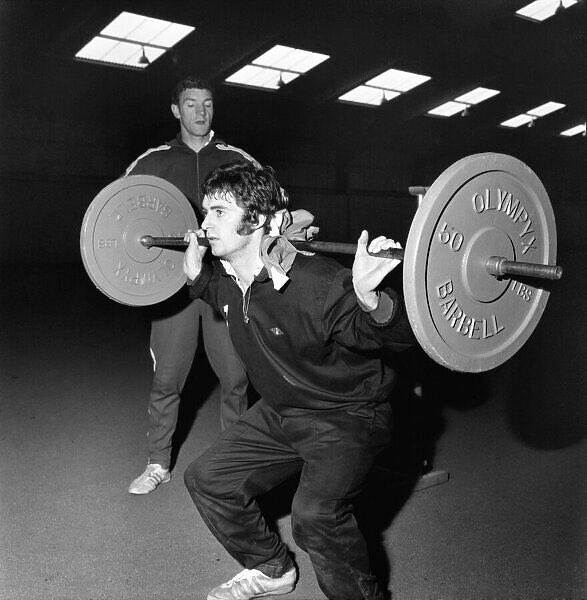 Bill Foulkes overseeing a session on the weights for  @TheWillieMorgan circa 1969 🇾🇪