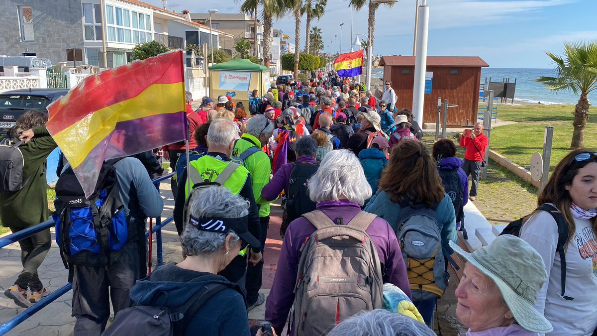 podemosmalaga's tweet photo. Arranca la VII Marcha de La Desbandá.

Un año más rendimos homenaje a las miles de personas asesinadas por el franquismo en la Carretera de Málaga a Almería.

Memoria, verdad, justicia y reparación ❤️💛💜 https://t.co/QWDEyIR5qE