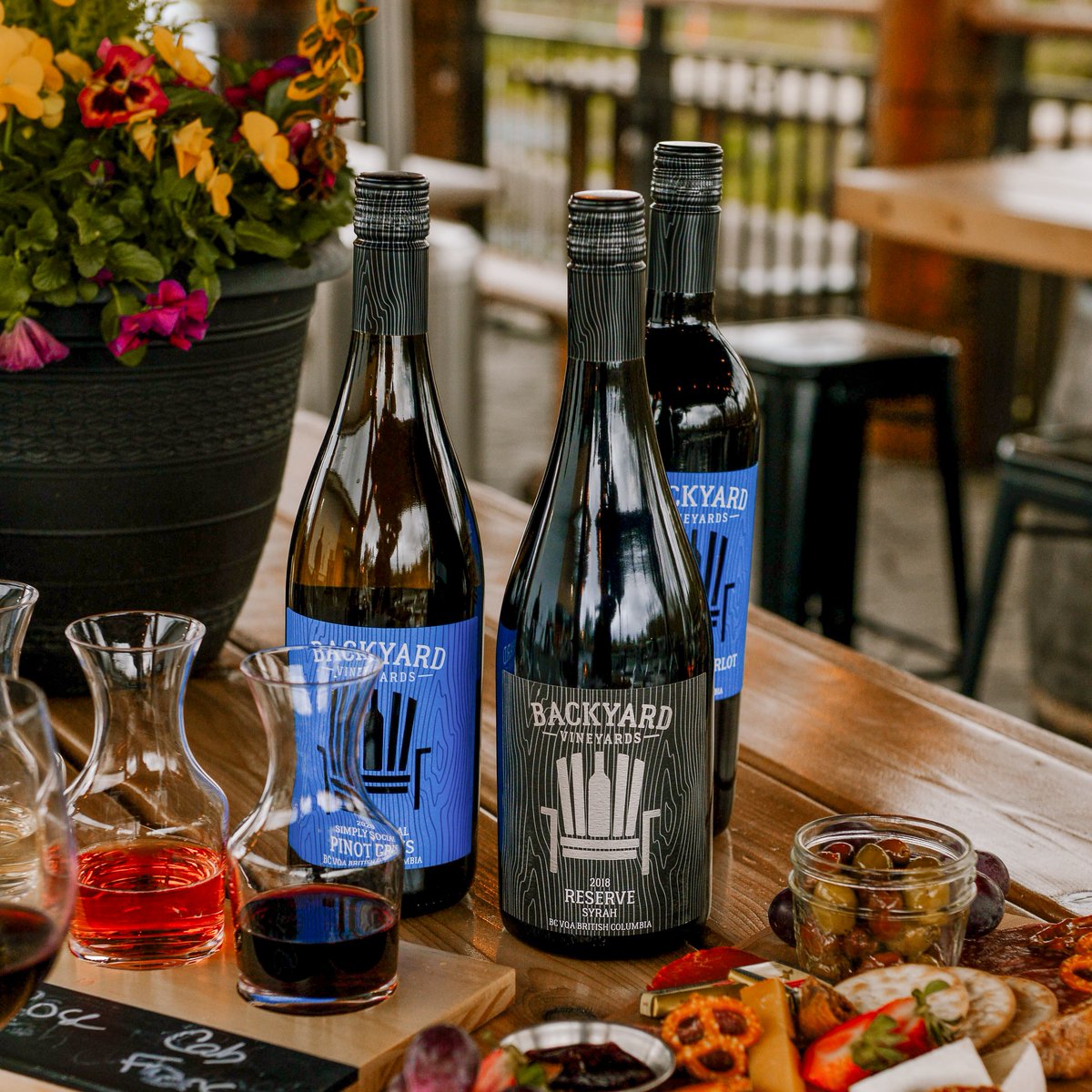 Syrah is one of the most full-bodied wines in the world. You can usually identify a Syrah by its purply colour and notes of dark fruit and pepper. 

Celebrate #InternationalSyrahDay with a superb Syrah from Backyard Vineyards! Cheers!🍷😁