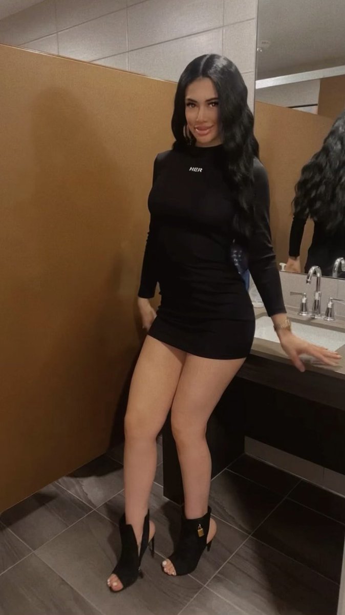 HellyCee's tweet photo. I know u guys missed me so heres another pic of Her💁🏻‍♀️💁🏻‍♀️😊 #HellyCee https://t.co/Coj8dVQXwC