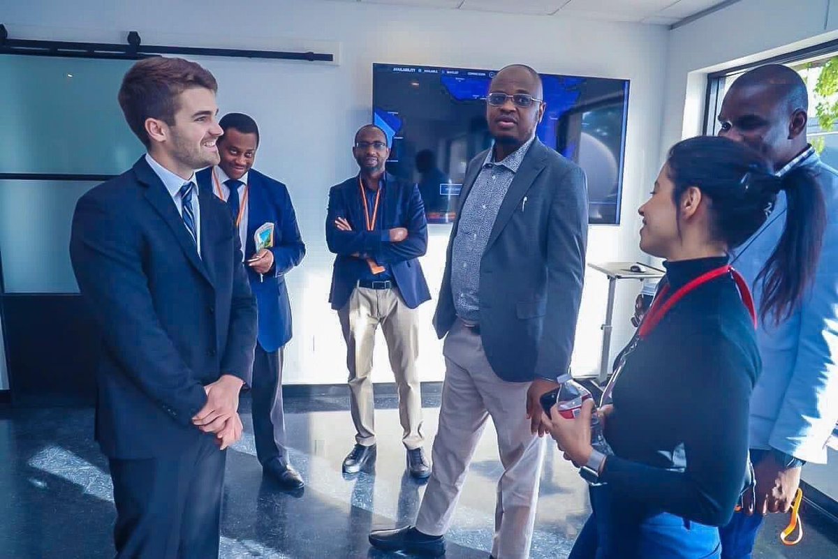 AfricaFactsZone's tweet photo. Elon Musk's Starlink is now active in Nigeria, making Nigeria the first African country to use the service. https://t.co/qJay8UJH1U