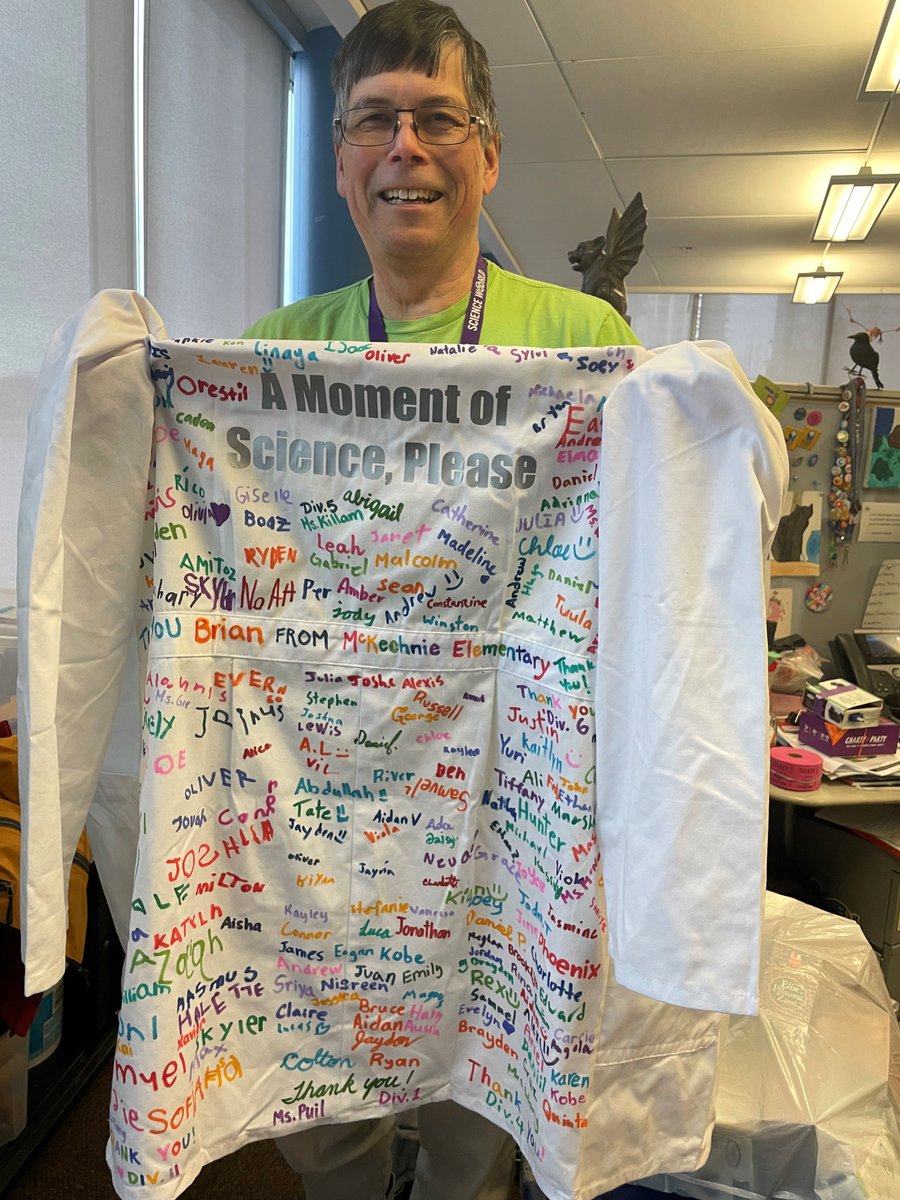 ScienceWorldTR's tweet image. We 💕to see the enthusiasm of #ScienceWorldca mentors rewarded - sometimes with AWESOME LABCOATS!

Credit to Dr.R.A. McKechnie Elementary @VSB39 for making a truly memorable "Thank You" card

Request a STEM mentor in YOUR #BCEd class? 
scienceworld.ca/scientists-and… 
#SWSIS