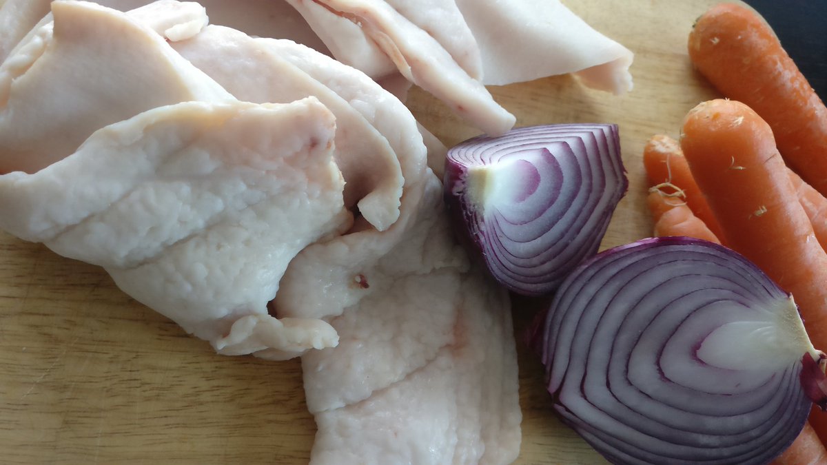 galloforcello2's tweet photo. Fagioli con le cotiche (maiali di montagna di @PigsofCornella ) https://t.co/Nc2nffihm5