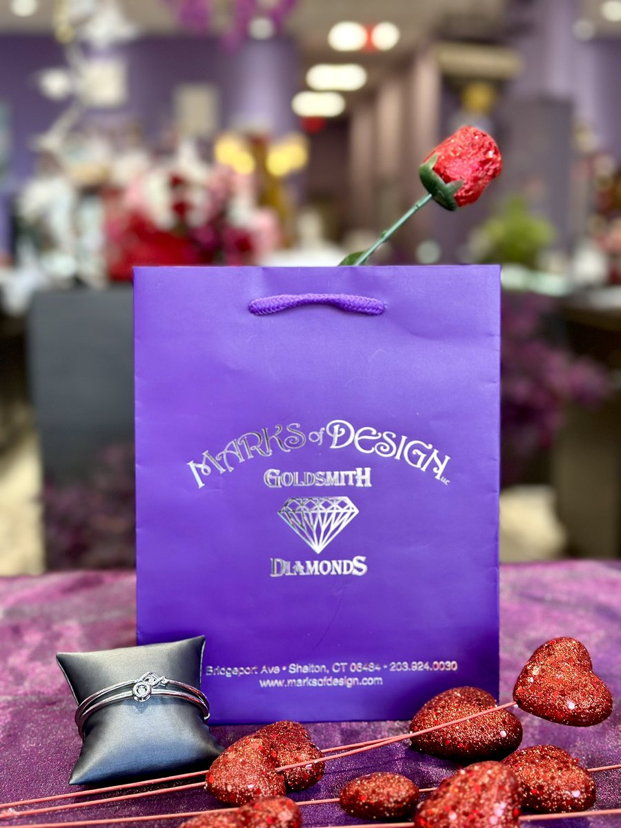 Love comes in a purple bag!💜🛍️
.
.
#marksofdesign #jewelryforvalentinesday #valentinejewelry #love #giftforher #gottalovethatpurplebag #localstore #shoplocally #Shelton